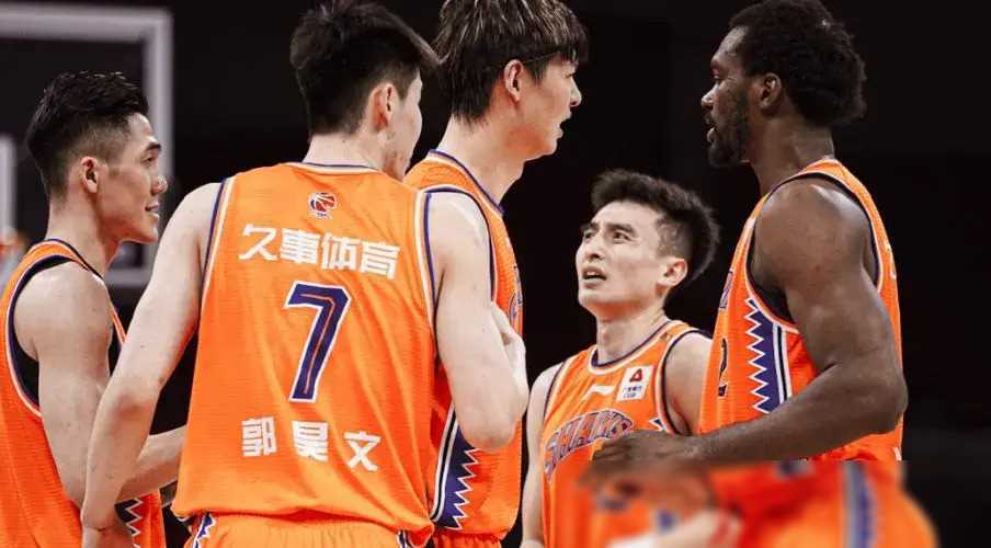 上海队备战激烈,迎战实力强劲对手 上海队备战激烈,迎战实力强劲对手