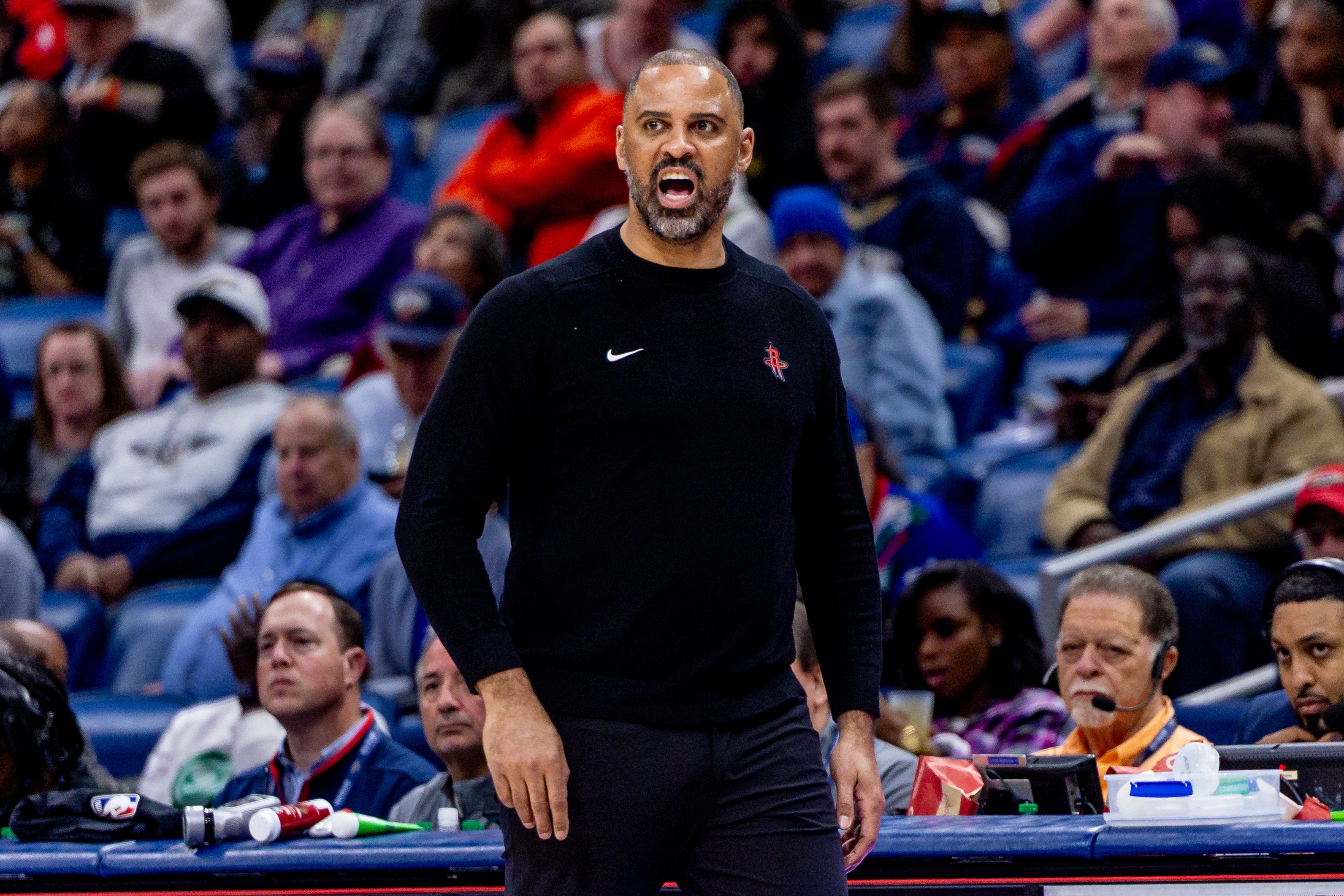 火箭大胜骑士，困境依然难脱