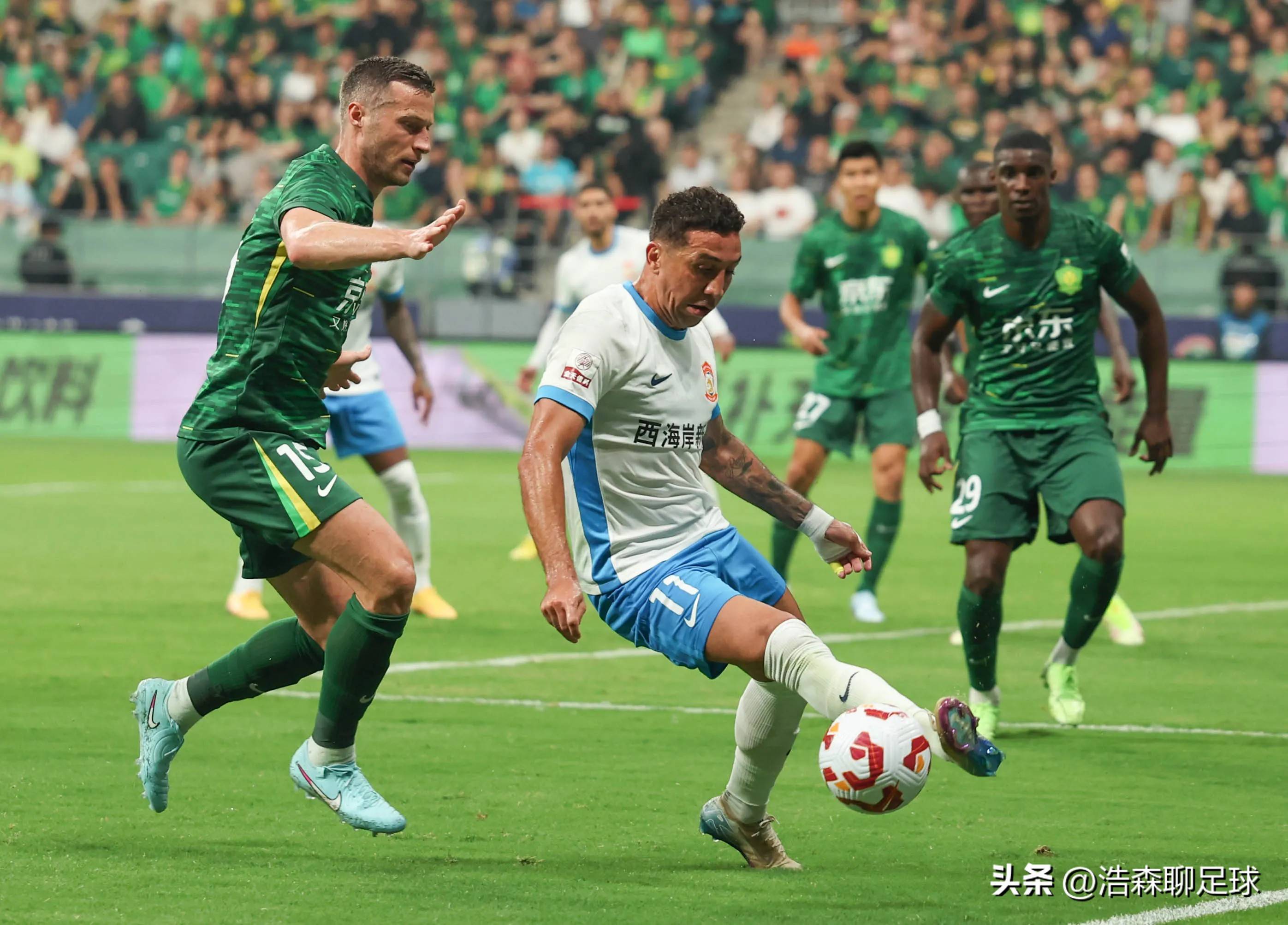 精彩足球比赛连番上演，球队实力对比更显明显的简单介绍